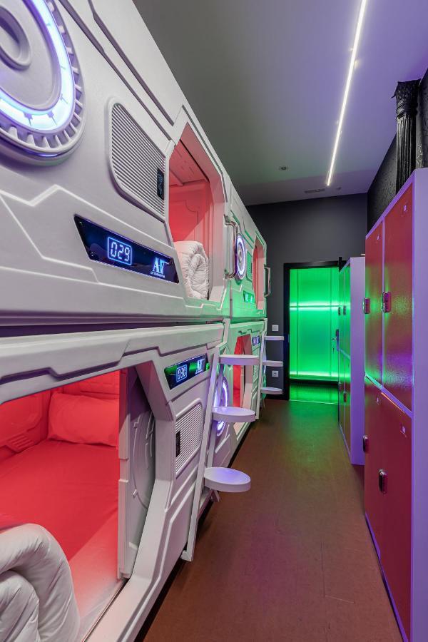 Art Seven Hostel Capsules マドリード エクステリア 写真