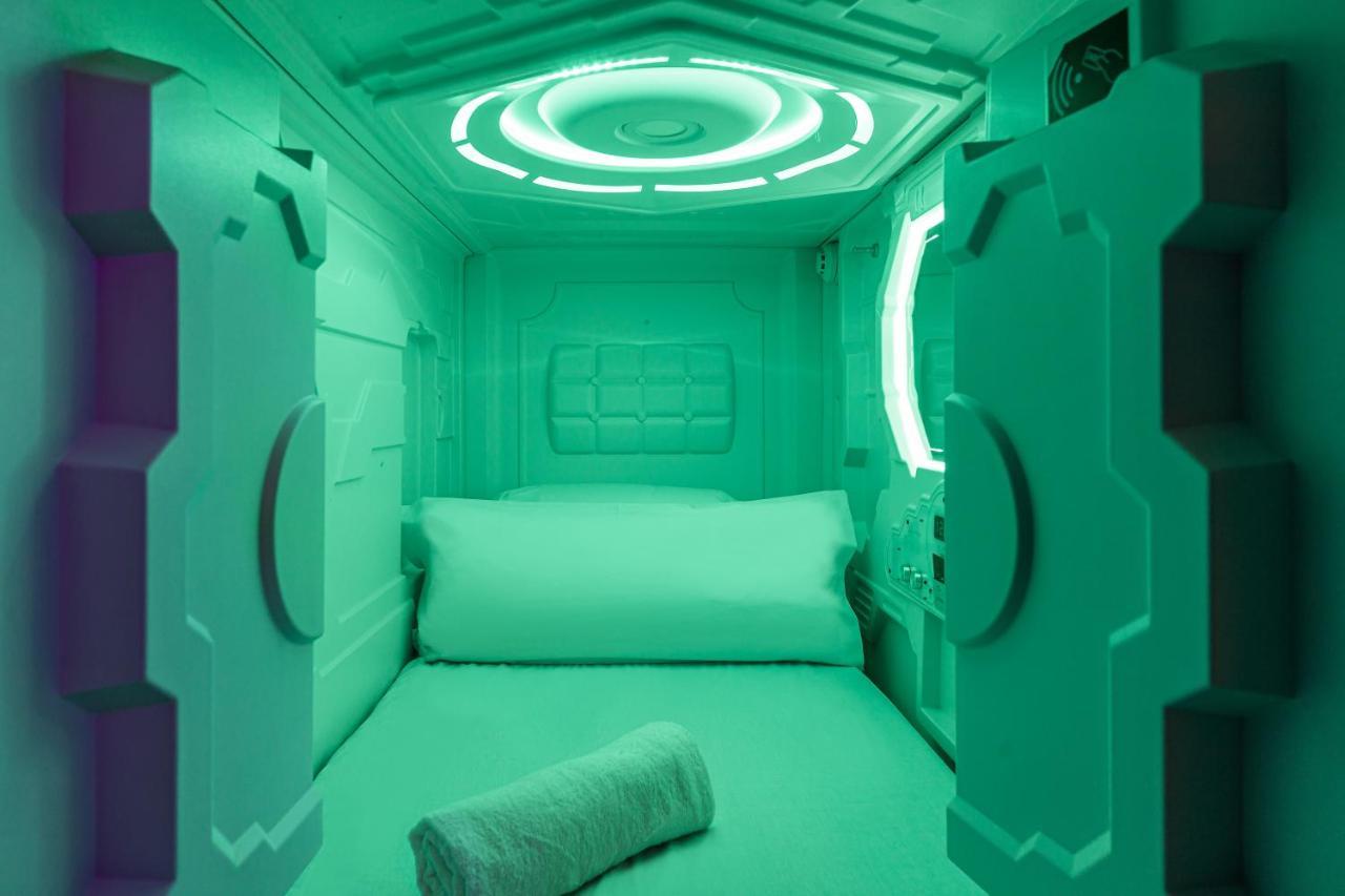 Art Seven Hostel Capsules マドリード エクステリア 写真