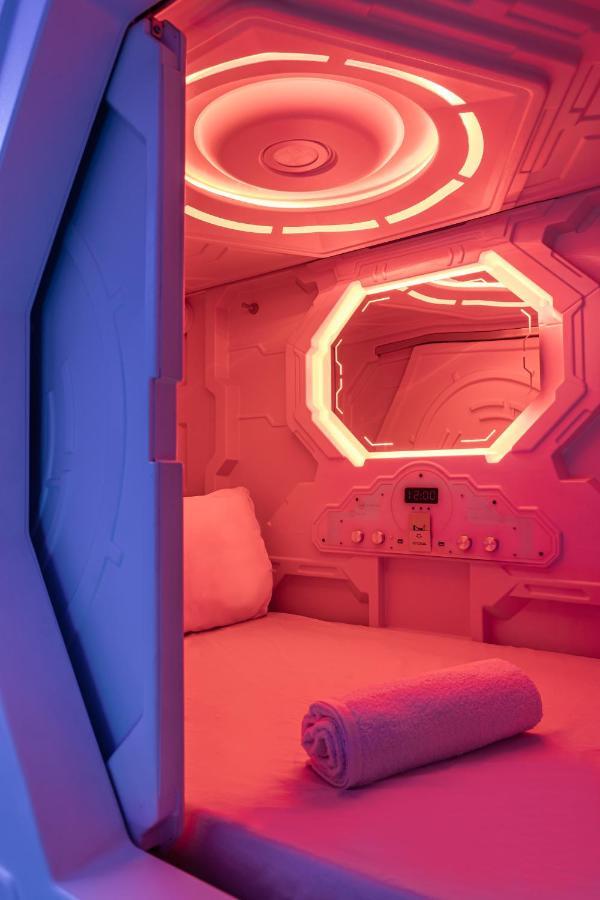 Art Seven Hostel Capsules マドリード エクステリア 写真